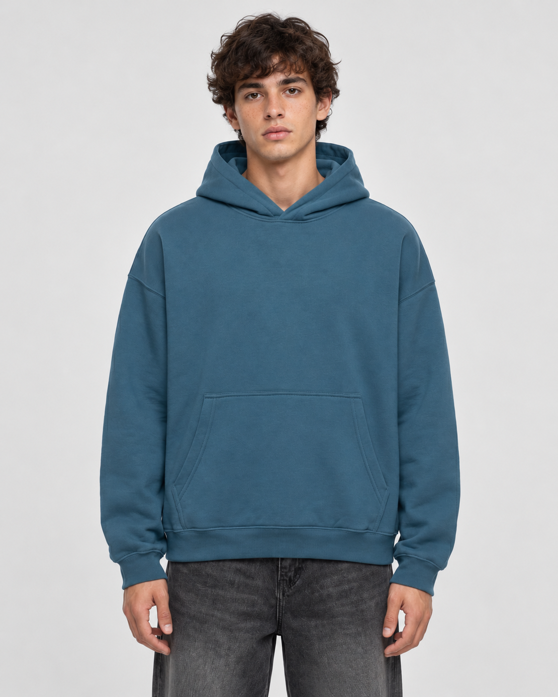 oversized,oversizedhoodie,boxyhoodie,fleecehoodie,heavyweighthoodie,essentialhoodie,blankhoodie,streetwear,minimaliststreetwear,oversizedclothing,casualwear,winterhoodie,cosyhoodie,everdayessential,relaxedfit,hoodedsweatshirt,basichoodie