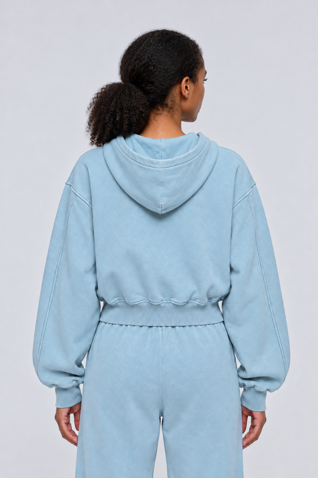 mineralwashhoodie,mineralwash,washedzipuphoodie,boxyhoodie,womenshoodie,zipuphoodie,vitnagehoodie,oversizedhoodie,streetwear,croppedzipuphoodie,cottonblendhoodie,matchingsweatpants,matchingset,everydayessentials